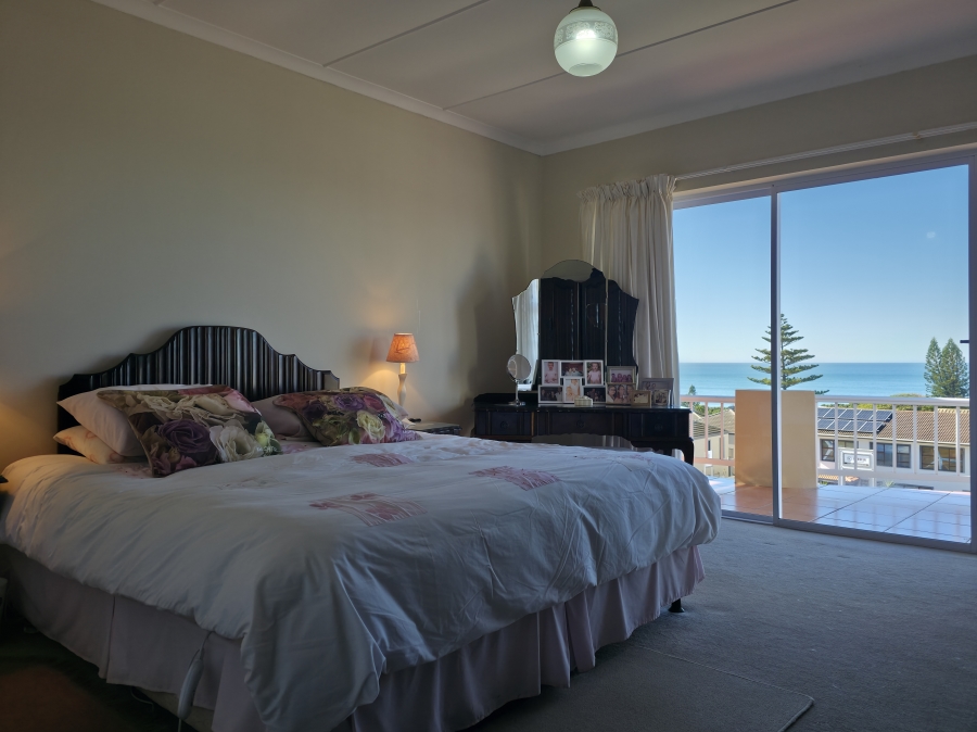 7 Bedroom Property for Sale in Wavecrest Eastern Cape